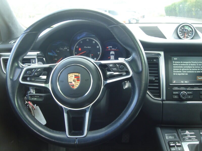 PORSCHE Macan turbo