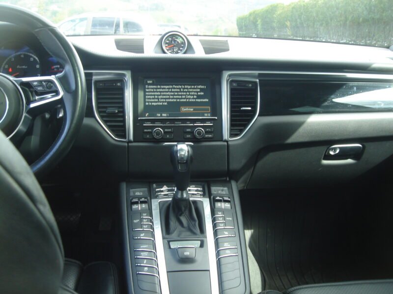 PORSCHE Macan turbo
