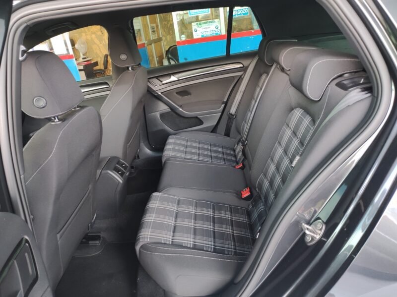 VOLKSWAGEN Golf VII 2.0 TDI GTD