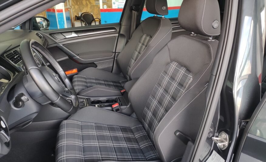 VOLKSWAGEN Golf VII 2.0 TDI GTD