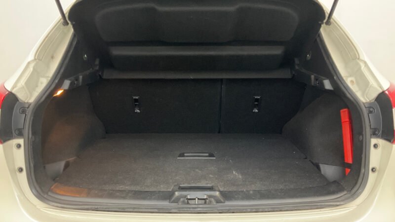 NISSAN QASHQAI 1.2 dig-t tekna premium 4×2