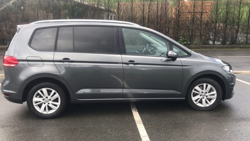 VOLKSWAGEN Touran ADVANCE 2.0 TDI DSG