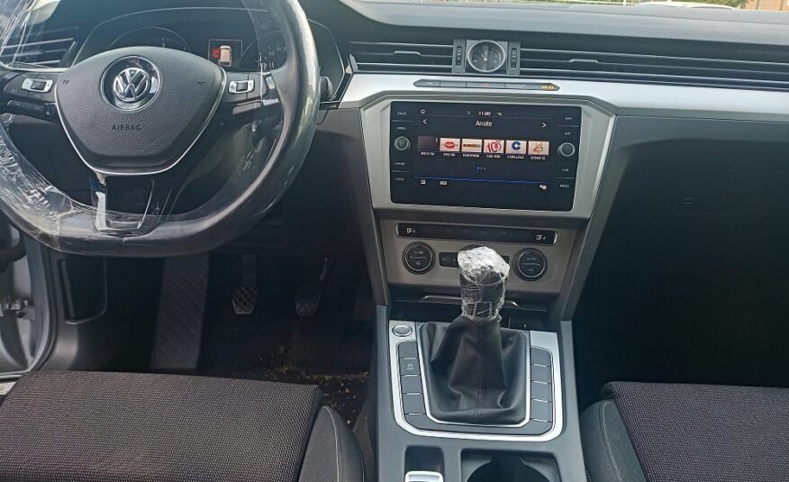 VOLKSWAGEN Passat Advance 2.0 TDI