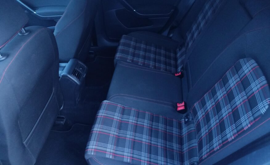 VOLKSWAGEN Golf VII 2.0 TSI GTI