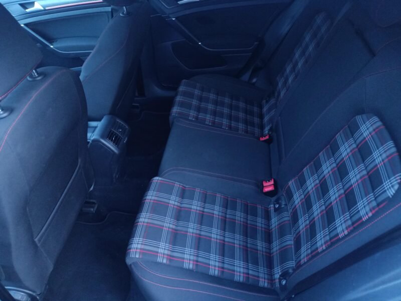 VOLKSWAGEN Golf VII 2.0 TSI GTI