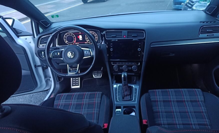 VOLKSWAGEN Golf VII 2.0 TSI GTI