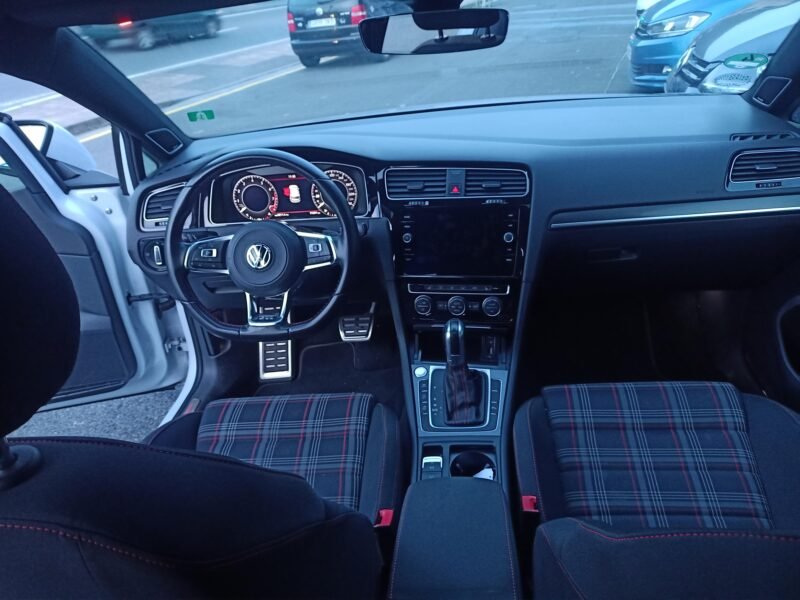 VOLKSWAGEN Golf VII 2.0 TSI GTI