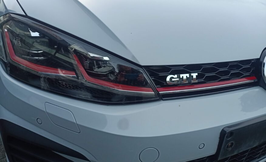 VOLKSWAGEN Golf VII 2.0 TSI GTI