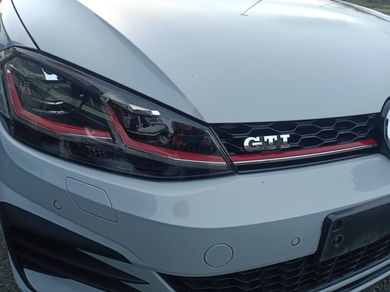 VOLKSWAGEN Golf VII 2.0 TSI GTI